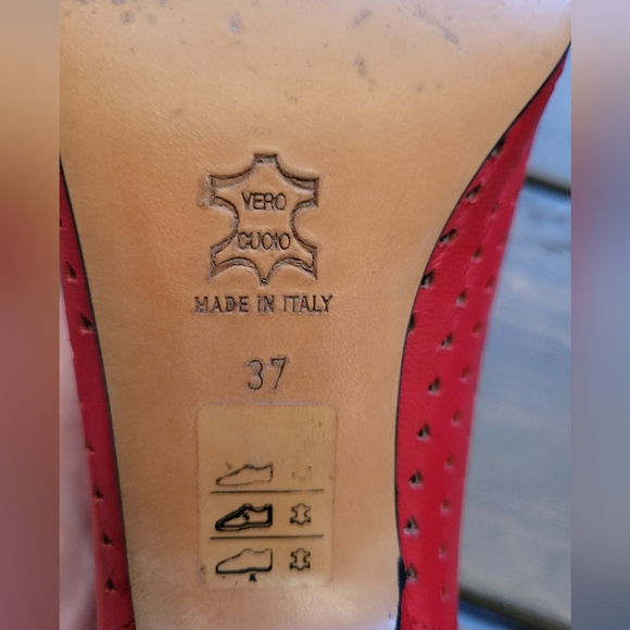 Rare Dirndrl + Bua Attersee red heart pumps size 37  US size (6) - Picture 7 of 7